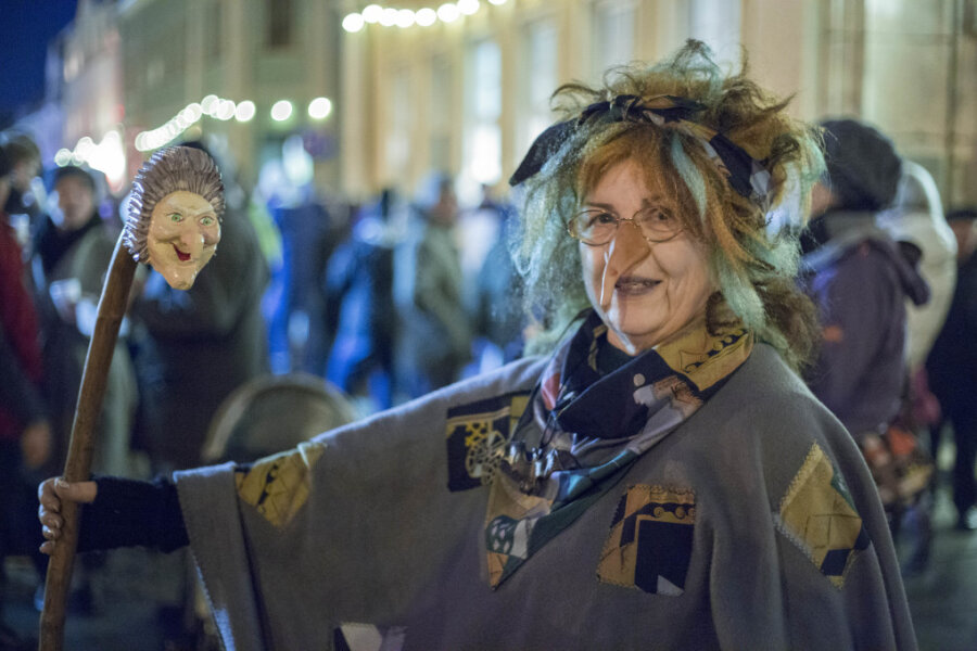 Jahrestag bei den Waldgeistern in Ehrenfriedersdorf - Brigitte Wicklein ist Hexe Schlotterknie.