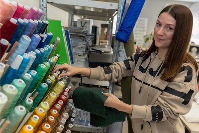 Jahrgangsbeste Produktgestalterin Textil entwirft jetzt bei Rahmig in Ellefeld - Marie Schubert hat ihre Ausbildung zur Produktgestalterin Textil im Vorjahr nicht nur als Landes-, sondern sogar als Bundesbeste beendet. Sie lernte und arbeitet in der Ellefelder Stickerei Rahmig und Partner.