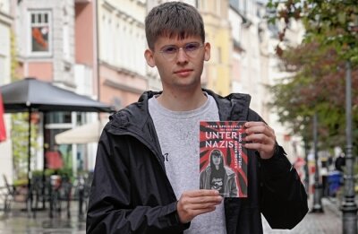 Jakob Springfeld und die Namen der Nazis - Jakob Springfeld mit seinem Buch "Unter Nazis". 