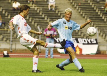 Jan Seifert und seine Abrechnung mit dem Fußball: "Es wird nur noch materiell gedacht" - In der Zweitligasaison 1992/93 trat Jan Seifert (rechts) mit dem Chemnitzer FC bei Hannover 96 an. 