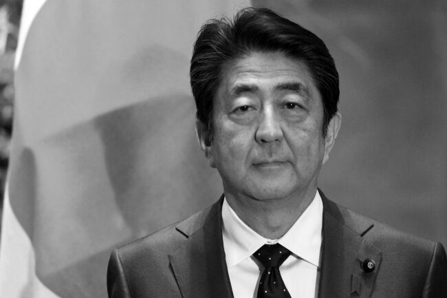 Japans Ex-Regierungschef Abe nach Anschlag gestorben - 