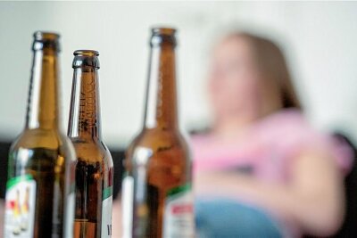 Jeder zehnte Sachse hat ein Alkoholproblem - In Sachsen gibt es bundesweit mit die meisten Alkoholtoten. Der neue Suchtbericht zeigt noch andere Abhängigkeiten. 