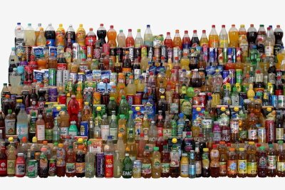 Jedes zweite Getränk ist überzuckert - Jedes dieser 345 Getränke enthält mehr als fünf Prozent Zucker - also vier Zuckerwürfel pro 250-Milliliter-Glas