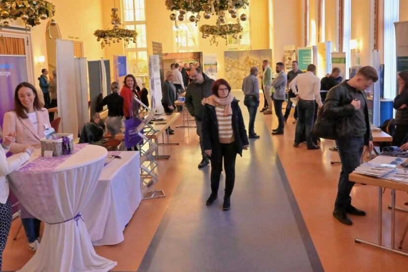 Jobmesse wirbt um Pendler und Rückkehrer - Im Kulturhaus in Aue hat am Mittwoch der Pendleraktionstag stattgefunden. 