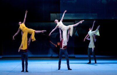 John Neumeier verabschiedet sich vom Hamburg Ballett - Balletttänzer Tänzerinnen und Tänzer führen in der Hamburger Staatsoper das Stück "Epilog" von John Neumeier auf.