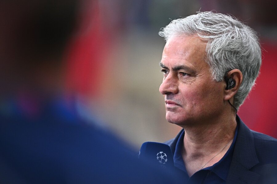 José Mourinho wird Trainer bei Fenerbahce - Mourinho hatte zuletzt die AS Rom trainiert und folgt in Istanbul auf Ismail Kartal.