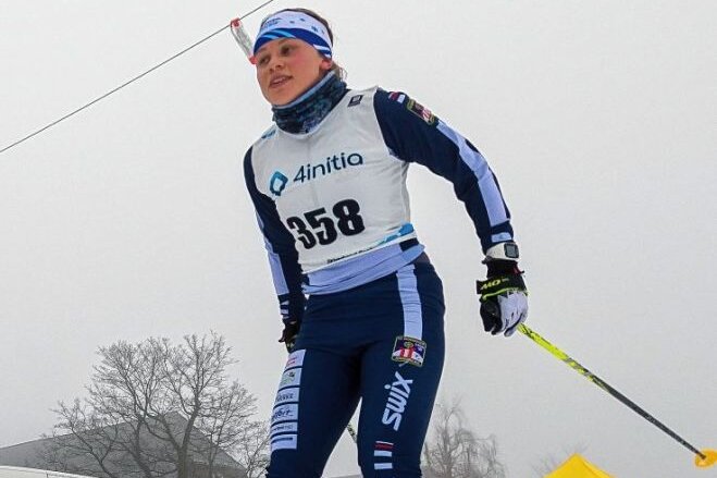 Jubel beim Jubiläumslauf - Landete zum Abschluss des 9-Kilometer-Laufs klassisch der Damen auf dem Silberrang: Marie Meischner vom SC Norweger Annaberg.