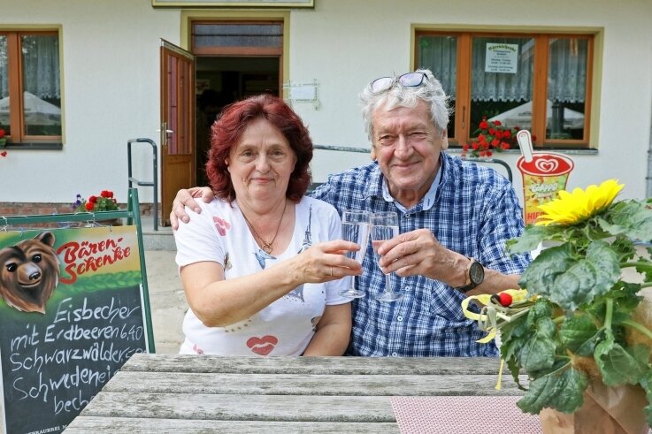 Jubiläum: 30 Jahre Bärenschänke im Tierpark Hirschfeld - Helga und Peter Demisch betreiben seit 30 Jahren die Gaststätte im Hirschfelder Tierpark. 