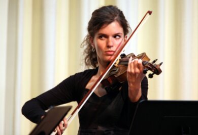 Jüngste Geigerin gibt den Ton an - Bereits beim Lehrerkonzert des Konservatoriums am 7. Oktober konnten sich Interessierte von den musikalischen Qualitäten der neuen Violinlehrerin Susanne Brandt überzeugen.