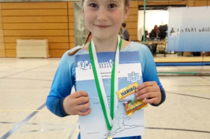 Jüngste Meisterin kommt aus Flöha - Luise Scheibler vom TSV Flöha siegte in der Altersklasse 7 und jünger. 