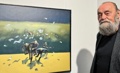 Jürgen Szajny in zwei Ausstellungen - Jürgen Szajny mit seinem Werk "Wer Wind sät, wird Sturm ernten", mit dem er den Graupner-Preis 2022 gewonnen hat. 