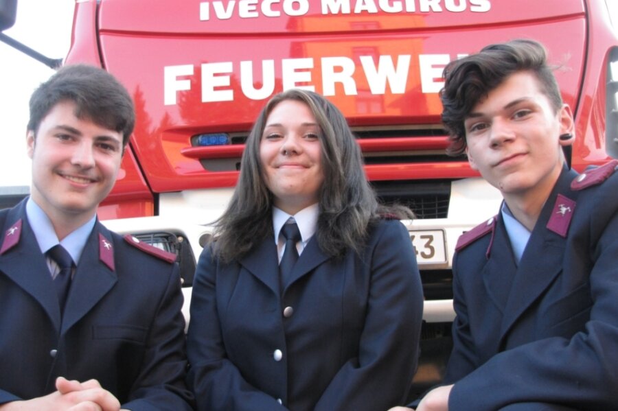 Jugend füllt Reihen der Geringswalder Feuerwehr - Pascal Herbst, Lisa Aileen Liebelt und Moritz Liebelt (v. l.) haben den Sprung von der Jugendfeuerwehr in die Reihen der Aktiven geschafft. 