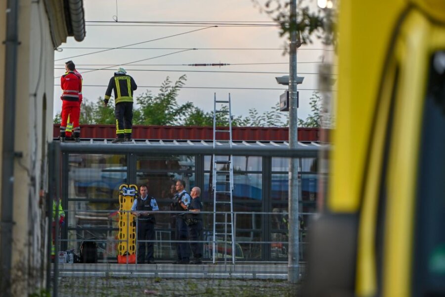 Zu einem Unfall an einem Gleis ist es am Dienstagabend im Landkreis Görlitz gekommen. 