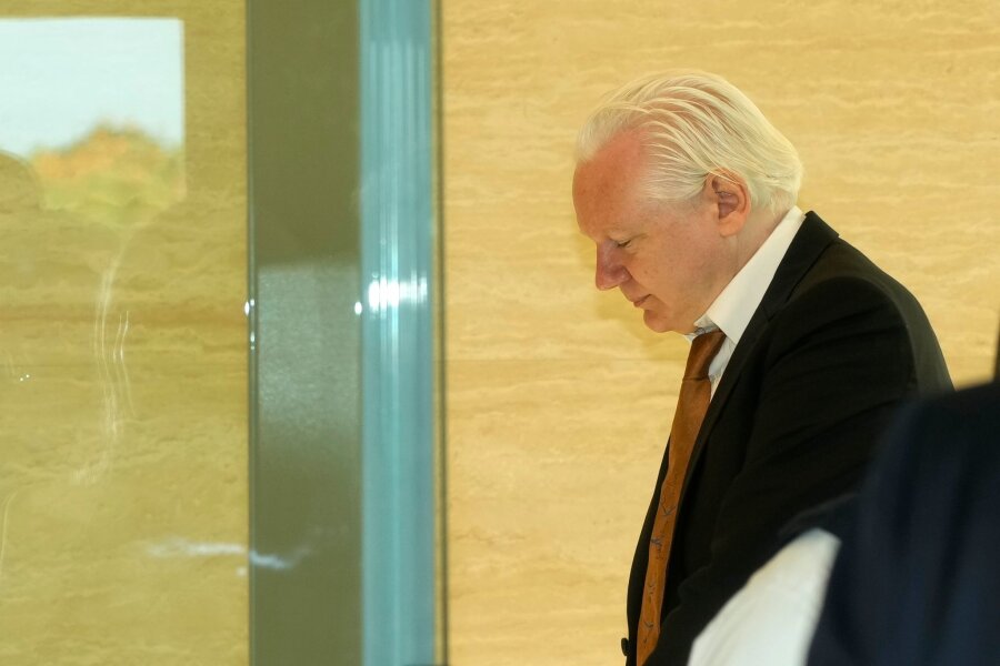 Julian Assange bekennt sich schuldig vor US-Gericht - Durch den Justiz-Deal soll Assange eine weitere Haft in den USA erspart bleiben.