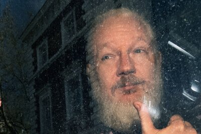 Julian Assange: Held oder Schurke? - Seit April 2019 saß Assange im Londoner Hochsicherheitsgefängnis Belmarsh ein.