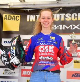 Junge Dame tanzt auf zwei Hochzeiten - Tanja Schlosser tritt in dieser Saison sowohl im Enduro-Sport als auch im Motocross an. 