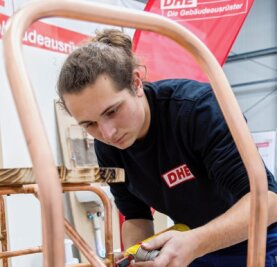 Junge Handwerker wetteifern im Erzgebirge um jeden Millimeter - Der 18-jährige Lennart Seidel aus dem vogtländischen Oberzwota hat für Übungszwecke zum Thema Löten einen Schlitten konstruiert.