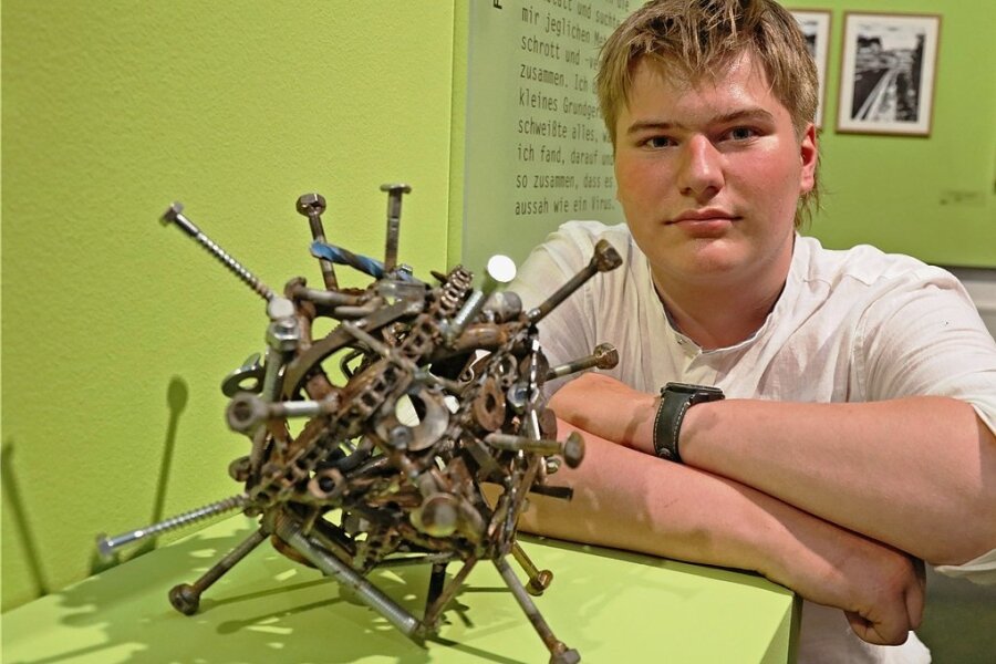 Für seine Corona-Installation hat der 16-jährige Vitus Müller 16 Jahre einen Förderpreis der diesjährigen Jugend-Kunst-Triennale erhalten. 