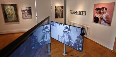 Junge Kunst zeigt eigenständige Richtungen - Bis Sonntag ist die Ausstellung der Klasse für Fotografie und Bewegtkunst in der Galerie "Art Gluchowe" noch zu sehen. 
