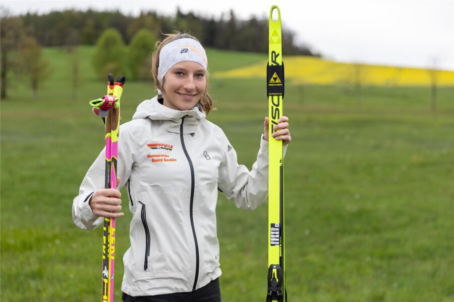 Junge Langläuferin freut sich schon auf den nächsten Winter - Freut sich auf die neue Saison: Skilangläuferin Lilu Förster aus Großhartmannsdorf. Die 15-Jährige, die für den SV Großwaltersdorf startet, gehört seit diesem Jahr zum Nachwuchskader des DSV.