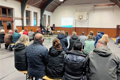 Junge Migranten kommen nach Kriebstein - Circa 50 Bürger besuchten den öffentlichen Informationsabend zur neuen Einrichtung für unbegleitete, minderjährige Migranten, die im Januar in der Gemeinde Kriebstein eröffnet werden soll. 