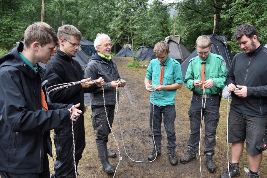 Junge Pfadfinder aus Hessen lernen im Vogtland viel von der Natur - Eine Gruppe von Pfadfindern aus Hessen hat ihr Lager in Morgenröthe-Rautenkranz aufgeschlagen.