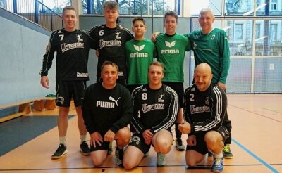 Junge Spieler schlagen sich respektabel - Der Kampfgeist ist da: Die erste Männermannschaft der SG Waldkirchen will unbedingt in der Oberliga bleiben. 