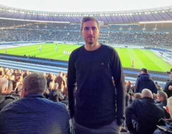 Junger Trainer für junge Talente - Als Dankeschön ins Olympiastadion nach Berlin: DFB-Stützpunkttrainer Marcus Sandig ist in diesem Jahr mit dem Ehrenamtspreis des DFB ausgezeichnet worden. 