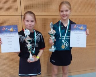 Junges Duo sammelt Medaillen ein - Thiana Jahn (l.) und Vanessa Schaller brachten von der U-11-Landesmeisterschaft kürzlich je zwei Medaillen mit nach Altmittweida. 