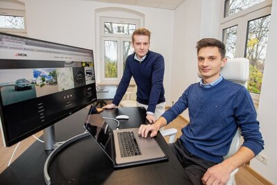 Jungunternehmer ziehen mit ihrer Firma nach Plauen - Jannick Saunus und Jeremy Ziron (links) haben ihr neues Firmendomizil an der Weststraße in Plauen bezogen. 