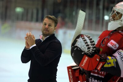 Jussi Tuores bleibt Eispiraten-Coach: Wie es mit seinem Co-Trainer weitergeht und welche Signale es von den Profis gibt - Jussi Tuores trägt seit Februar 2023 als Trainer die Verantwortung für die Eispiraten Crimmitschau.