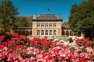 Das Königliche Kurhaus zur Rhododendron-Blüte.