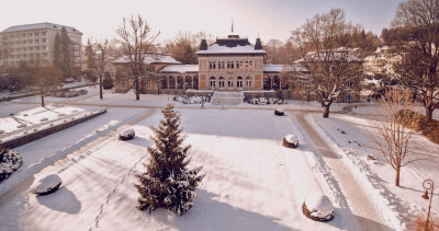 Das Königliche Kurhaus im Winter.