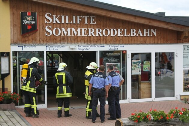 Ein Kabelbrand im Freizeitzentrum "Rosts Wiesen" hat am Sonntagnachmittag beim Drahtseilbahnfest in Augustusburg für Aufsehen gesorgt.