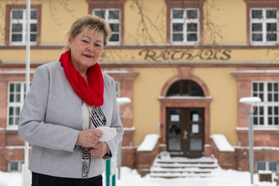 "Kämmerer sitzt über der Planung" - Renate Naumann - Bürgermeisterin von Wechselburg