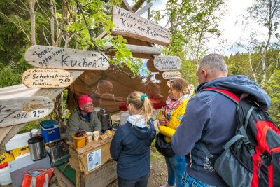 Kaffee-Kurt startet mit Kaffee und Kwas in die neue Saison im Schwarzwassertal - Zahlreiche Besucher fanden sich bereits am ersten Tag beim Kulti-Imbiss ein.