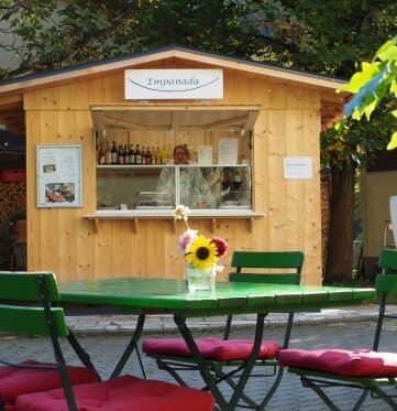 Kaffeehaus im Zschopautal heiß begehrt - Susie Benz ist glücklich mit ihrem Kaffeehäuschen in Hennersdorf. 