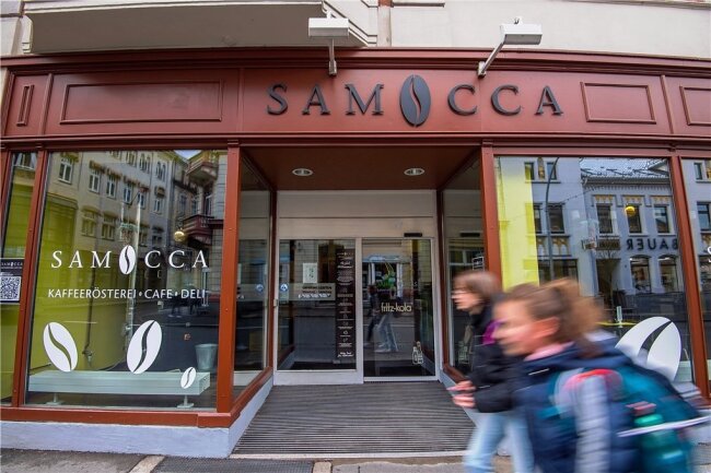 Kaffeehaus Samocca in Aue: Streit um Öffnungszeiten landet vor dem Arbeitsgericht - Seit Mitte Dezember ist das Café in Aue nur noch in der Frühstückszeit geöffnet. Foto: Georg Dostmann (Archiv)