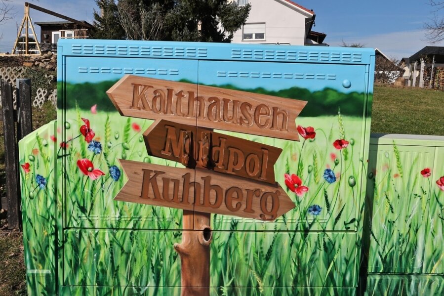 Kalthausen und Nordpol locken Graffiti-Künstler Tasso nach Dennheritz - Das Graffiti am Telekom-Kasten an der Ecke Glauchauer Straße und Meeraner Straße in Dennheritz hat einen streng lokalen Bezug. 