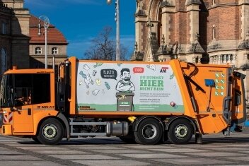 Kampagne gegen Plastik in Biotonnen - Die Werbekampagne auf einem Fahrzeug der ASR. 