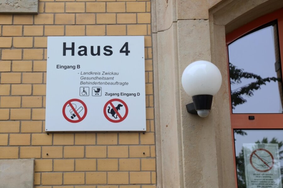 Eingang zum Gesundheitsamt Zwickau