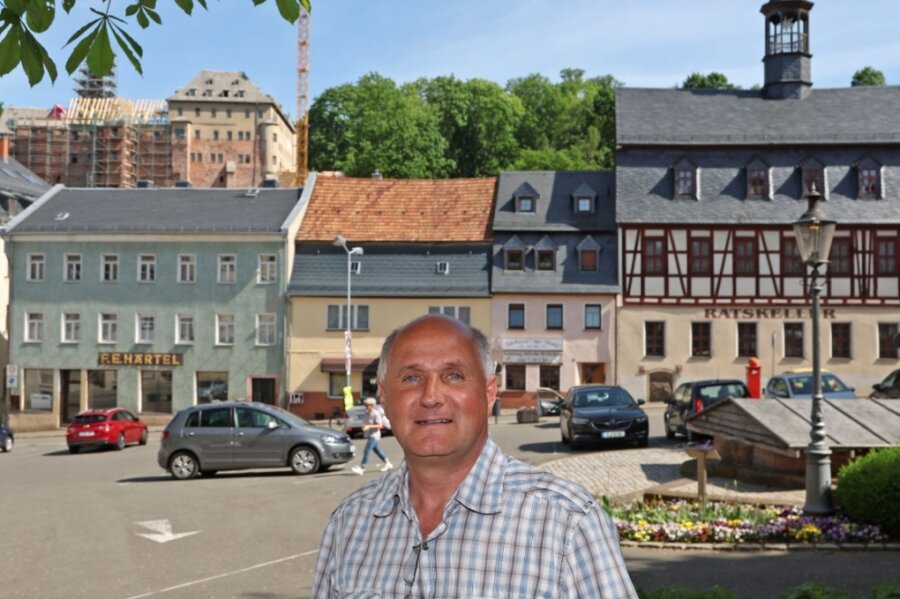 Aus diesem Platz will er mehr machen: Jochen Fankhänel, Bürgermeisterkandidat der Freien Wähler, will den Altmarkt in Lichtenstein umgestalten.