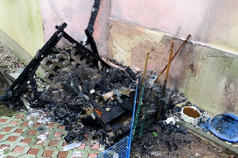 Kaninchen sterben bei Stallbrand in Hainichen - Polizei geht von Brandstiftung aus - 