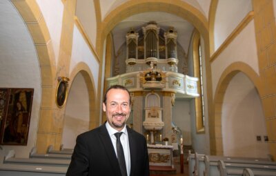 Kantor der Dresdener Frauenkirche gibt in Straßberg Orgelkonzert - 