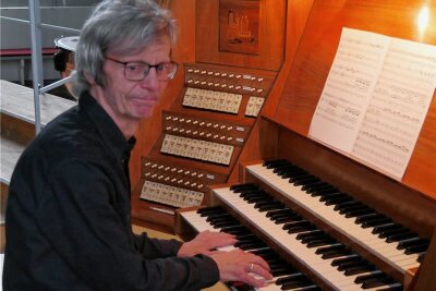 Kantor Gilbrecht Schäl: Konzert mit Highlights zum Abschied in Falkenstein - An der Eule-Orgel in Falkenstein begann Gilbrecht Schäls musikalische Laufbahn vor mehr als 44 Jahren.