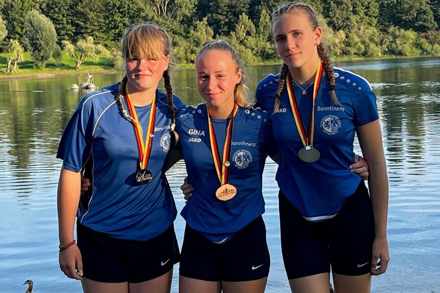 Medaillen für alle: Nach Silber für Laura Striegler (l.) und Livia Kaldenhoff freute sich auch Gina Klietsch (M.) über Bronze.