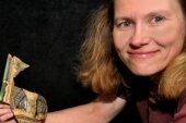 Kaputte Keramik ist Rodewischs Schatz - Museumsleiterin Martina Bundszus