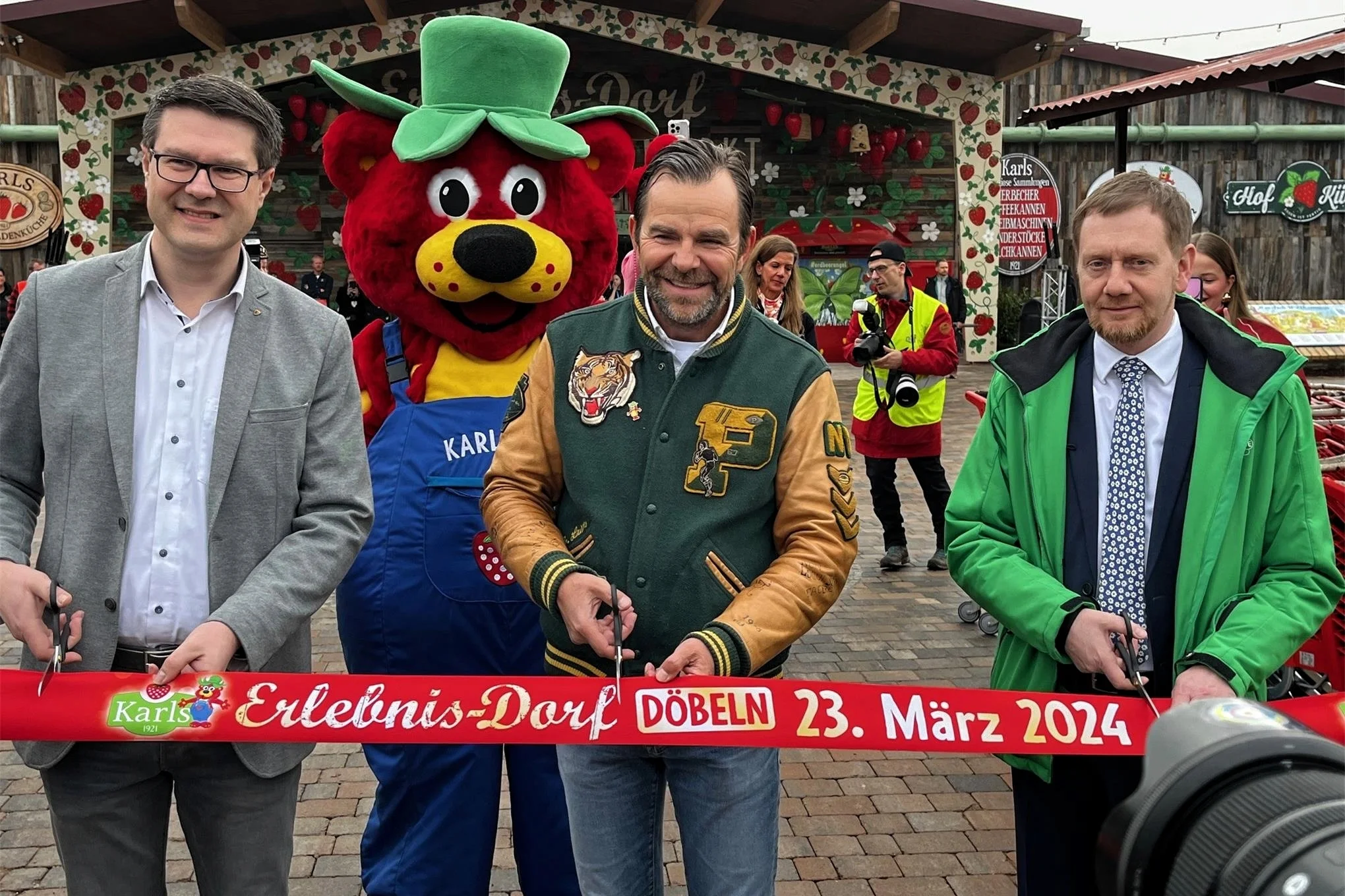 Karls Erdbeerhof in Döbeln ist Tausende strömen in den