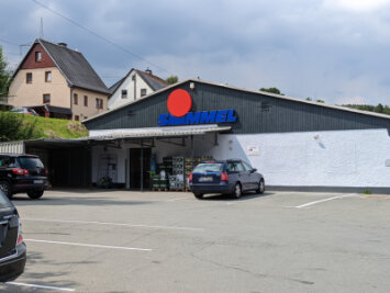 Kassiererin mit Hammer bedroht: Erzgebirger gesteht Überfall auf Supermarkt - Diesen Supermarkt soll der Erzgebirger überfallen haben. 