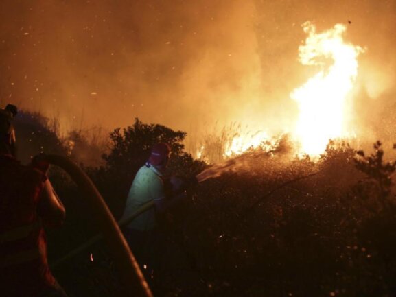 Katastrophenschutz: Brüssel schafft eigene Löschflugzeuge an - Die Waldbrände im August überforderten Portugals Rettungskräfte. Künftig springt die EU im Notfall den Mitgliedsstaaten bei.